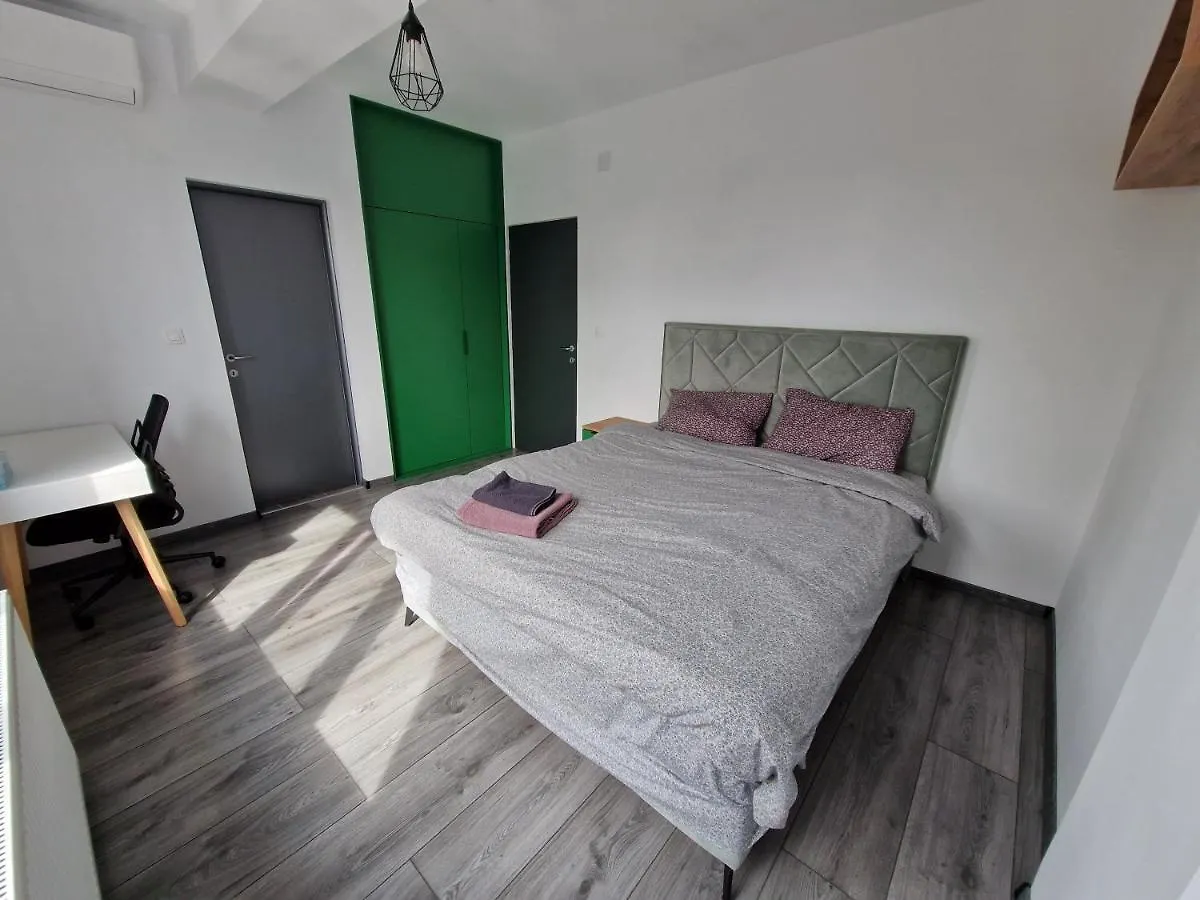 Cozy Villa Near City Center, Parks And Metro location